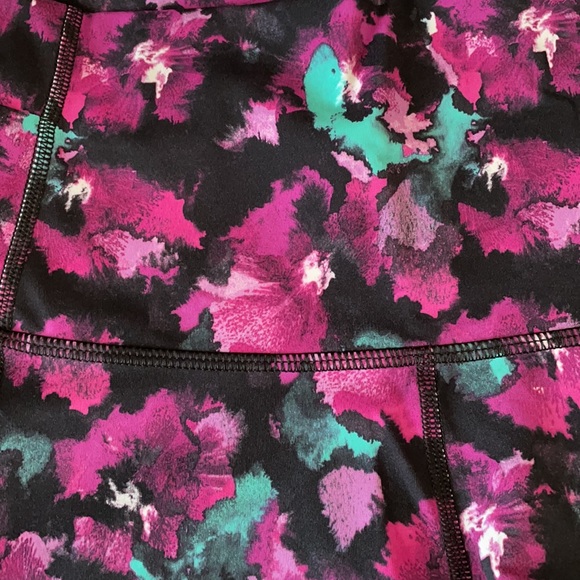 NWOT Lululemon Wunder Short 2” - Picture 5 of 10